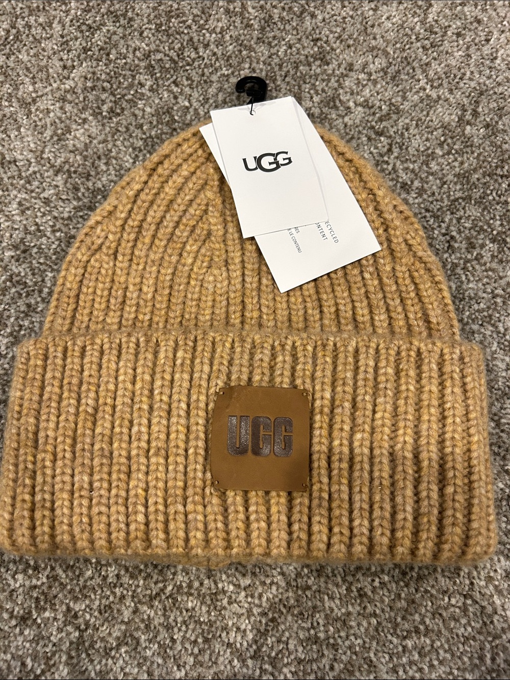 UGG Men's Ribbed Knit Cuffed Beanie - Camel Brown